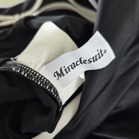 MIRACLESUIT Line Up One-Piece Swimsuit Sculpting High-Neck Black White Piping - Picture 8 of 11